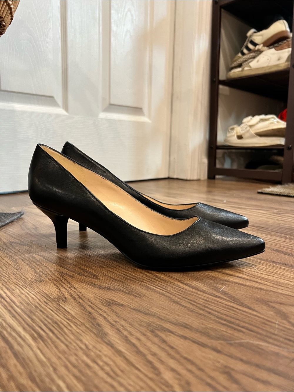 Nine West Black Leather Pointed Toe Kitten Heel Pumps Size 9